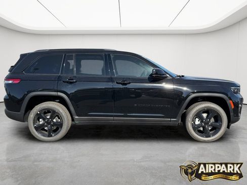 New 2025 Jeep Grand Cherokee Limited w/ Luxury Tech Group II AWD/4WD image 3