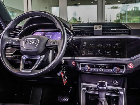 Used 2025 Audi Q3 2.0T Premium AWD/4WD image 16