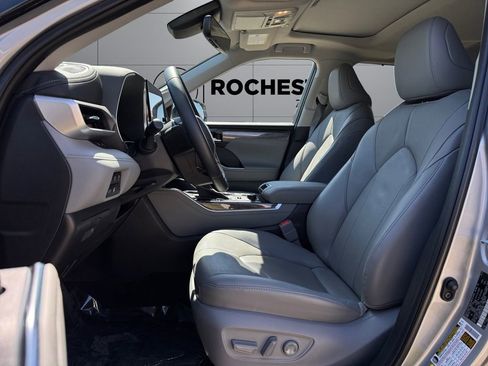 Used 2023 Toyota Highlander Limited AWD/4WD image 10