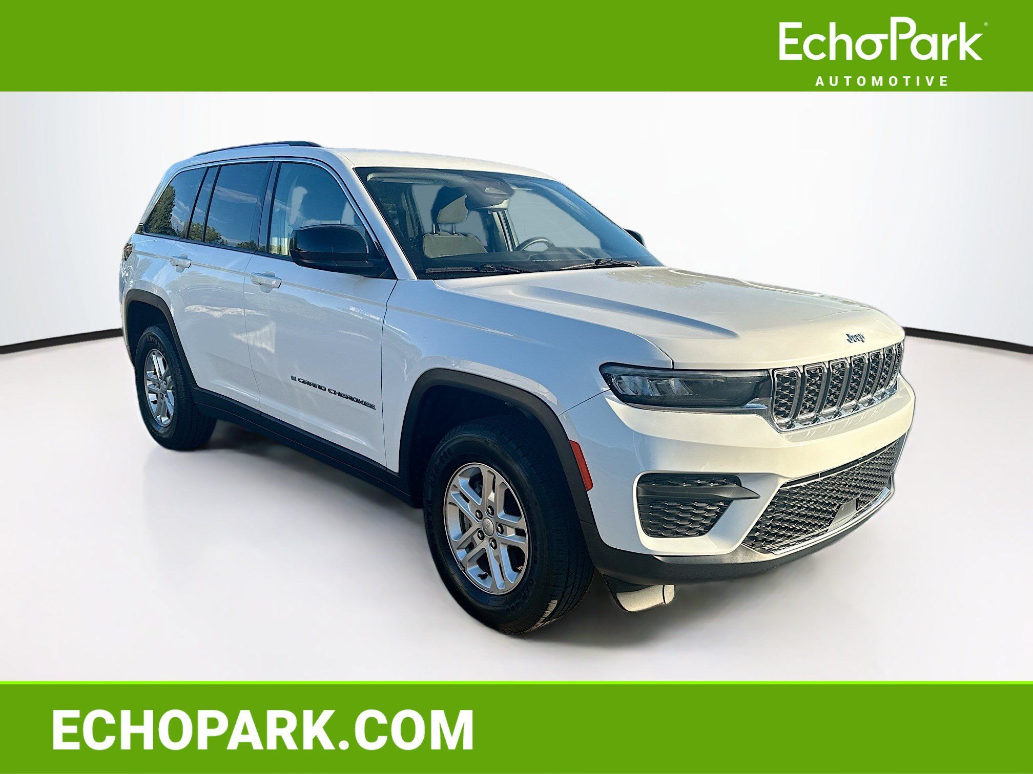 Used 2022 Jeep Grand Cherokee Laredo AWD/4WD image 1