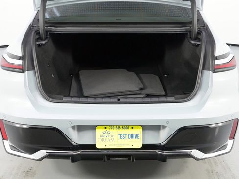 Used 2023 BMW i7 xDrive60 w/ Executive Package 2 AWD/4WD image 10