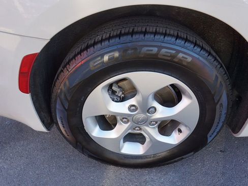 Used 2017 Chrysler Pacifica Touring-L Plus image 16