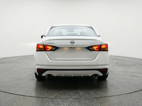Used 2025 Nissan Altima 2.5 SV FWD image 7