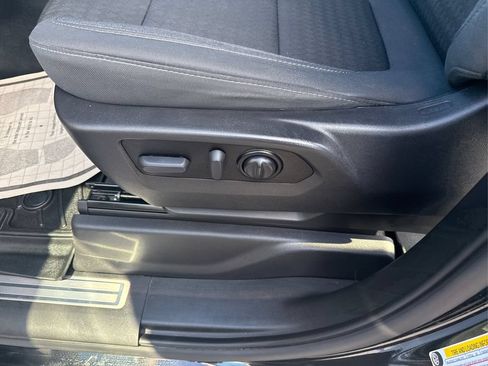 Used 2021 Chevrolet Silverado 1500 LT AWD/4WD image 16