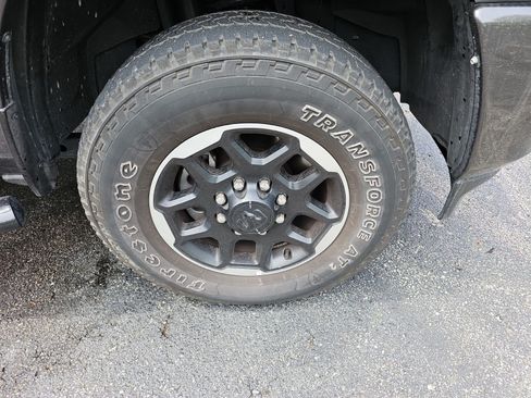Used 2025 RAM 2500 Laramie AWD/4WD image 9