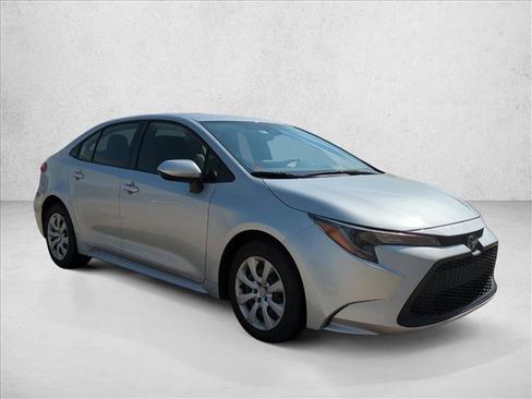 Used 2022 Toyota Corolla LE FWD image 3