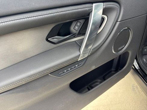 New 2025 Land Rover Discovery Sport Dynamic SE image 12