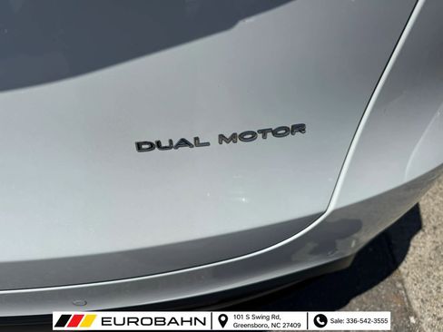 Used 2022 Tesla Model Y Long Range AWD/4WD image 25