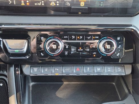 Used 2025 GMC Sierra 2500 AT4X image 16