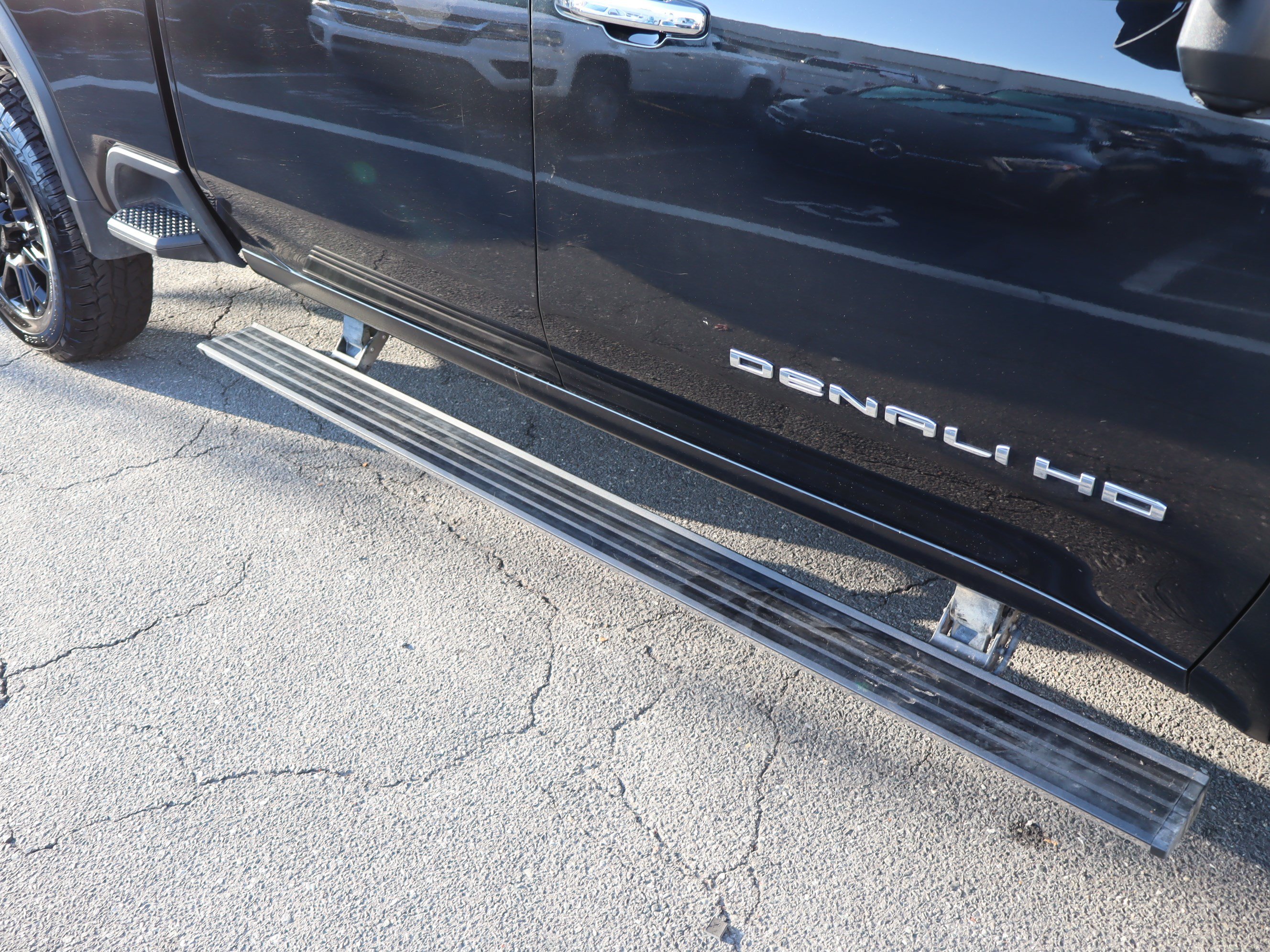 Used 2023 GMC Sierra 2500 Denali w/ Denali Black Diamond Edition AWD/4WD image 14
