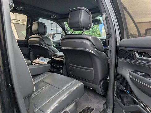 Used 2023 Jeep Grand Wagoneer Series II image 24