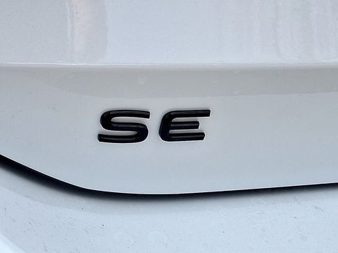 New 2026 Volkswagen Tiguan SE R-Line AWD/4WD image 19
