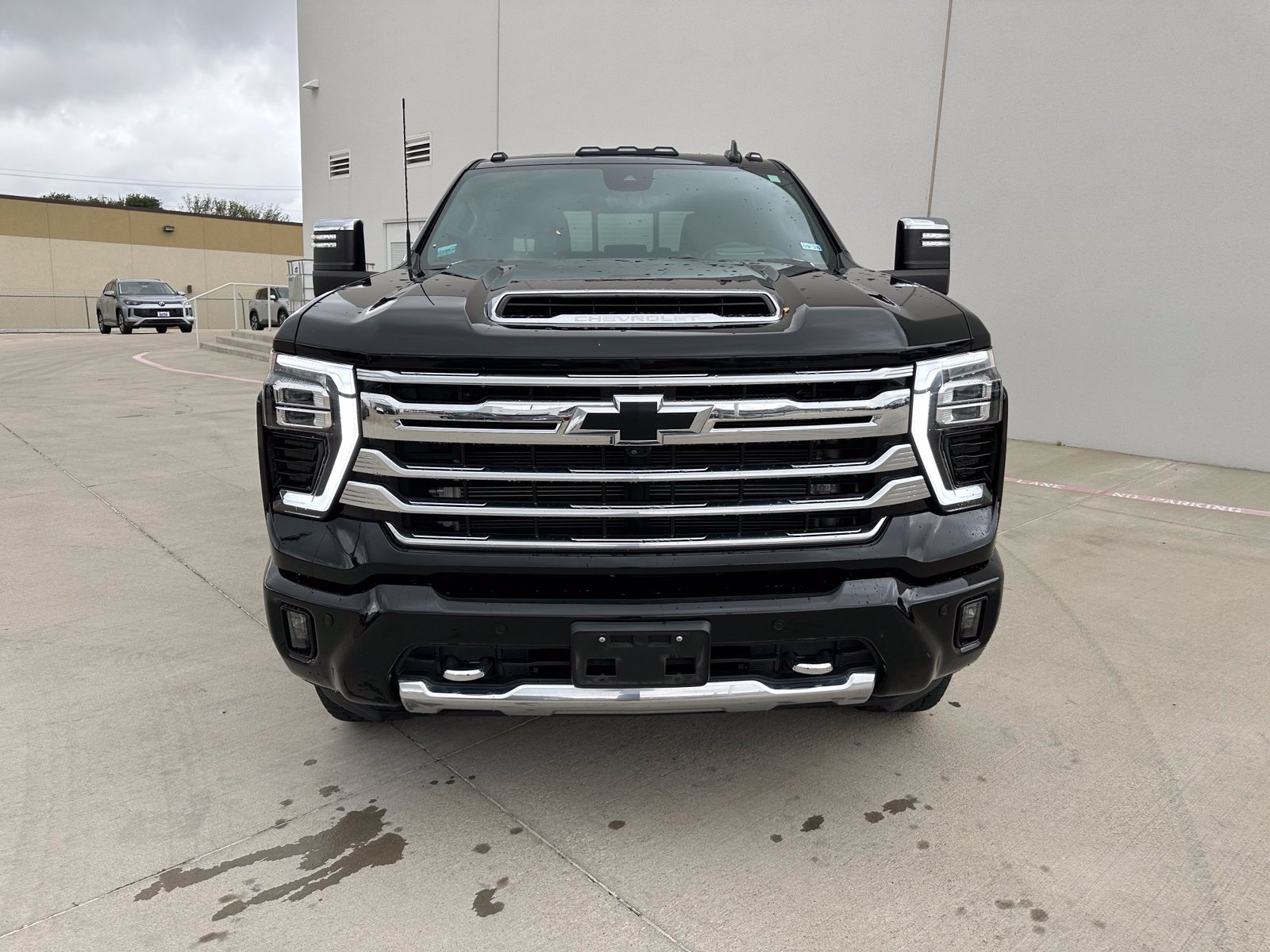 Used 2024 Chevrolet Silverado 2500 High Country w/ High Country Premium Package AWD/4WD image 2
