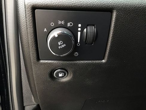 Used 2018 Jeep Grand Cherokee Altitude AWD/4WD image 26