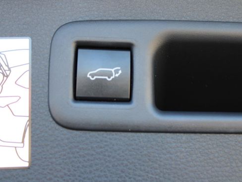 Used 2023 Toyota Highlander Limited FWD image 49