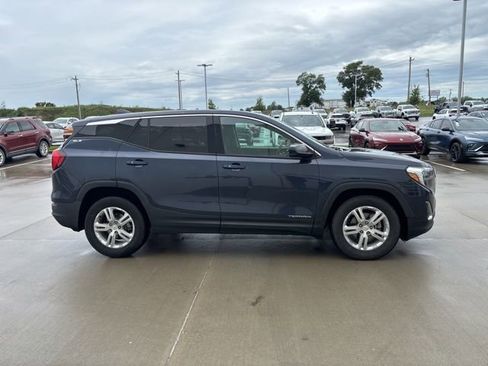 Used 2019 GMC Terrain SLE FWD image 2