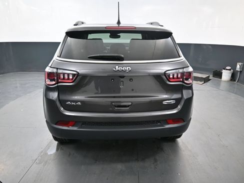 Used 2022 Jeep Compass Latitude w/ Sun and Sound Group AWD/4WD image 8