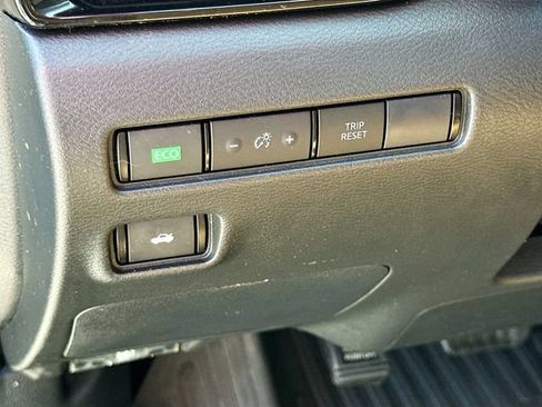 Used 2023 Nissan Sentra SV w/ SV Premium Package FWD image 10
