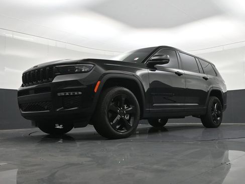 Used 2025 Jeep Grand Cherokee L Limited w/ Luxury Tech Group II RWD image 24