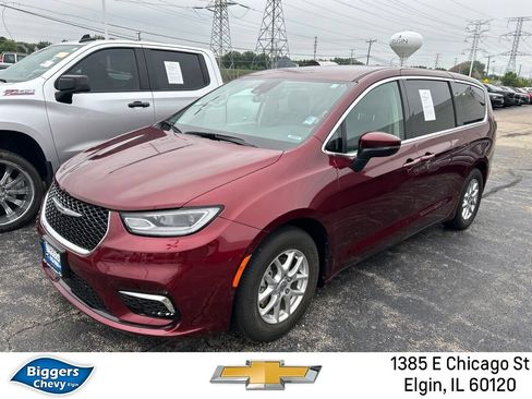Used 2023 Chrysler Pacifica Touring-L FWD image 1