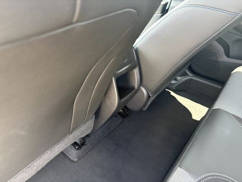 Used 2025 Chevrolet Trax LT FWD image 17