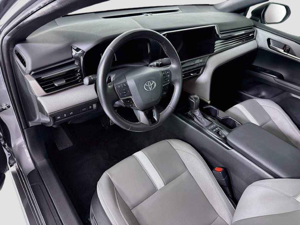 Used 2025 Toyota Camry SE w/ Multimedia Upgrade Package FWD image 9