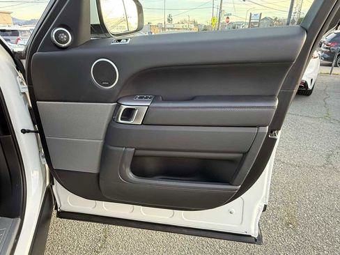 Used 2018 Land Rover Range Rover Sport HSE image 28