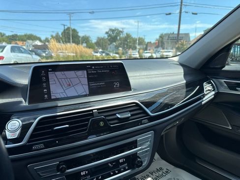 Used 2021 BMW 750i xDrive w/ Autobahn Package AWD/4WD image 18