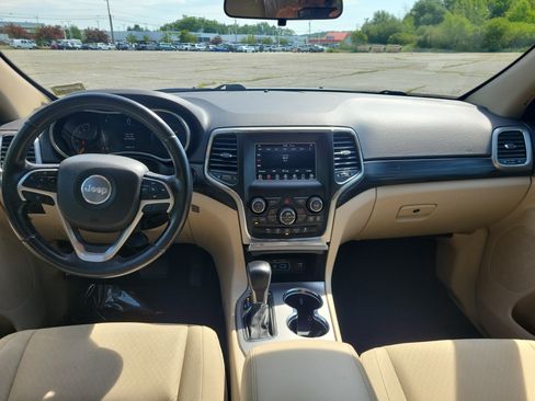 Used 2021 Jeep Grand Cherokee Laredo AWD/4WD image 18
