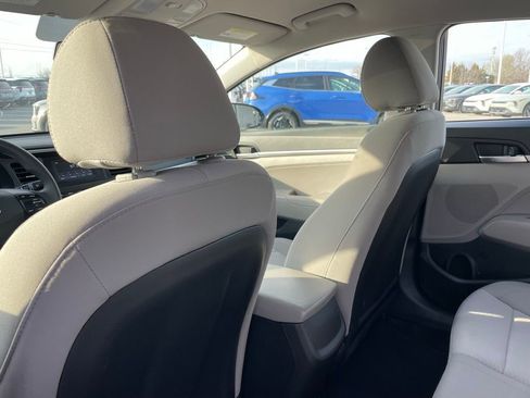 Used 2019 Hyundai Elantra SE image 23