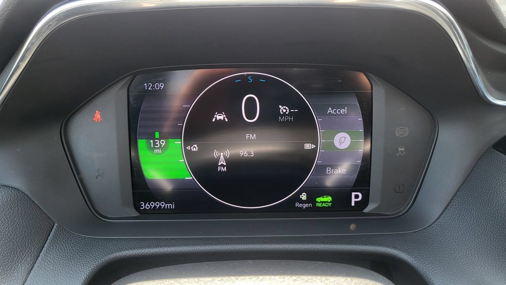 Used 2023 Chevrolet Bolt EUV LT FWD image 31