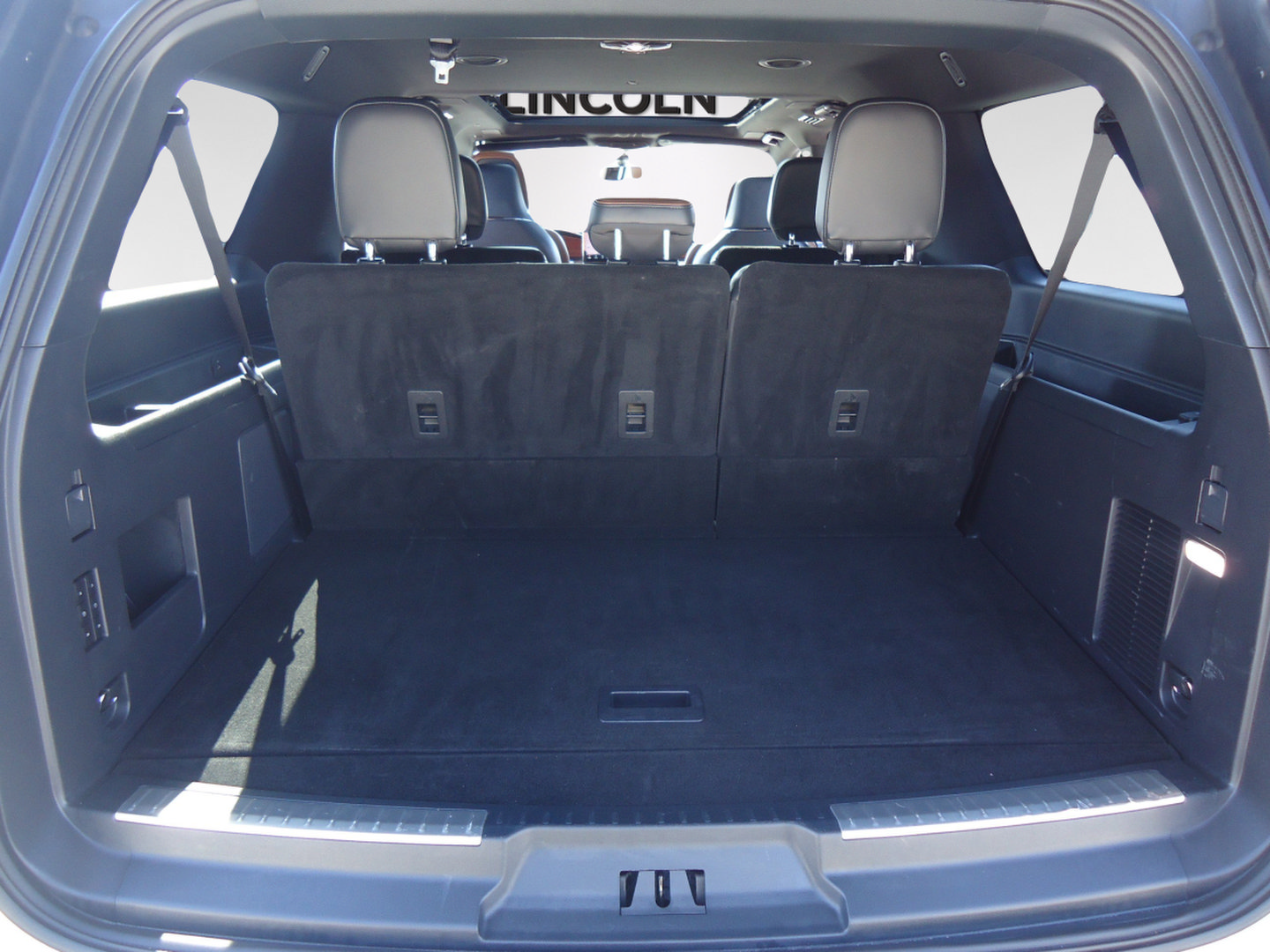 Certified 2024 Lincoln Navigator L Reserve AWD/4WD image 38