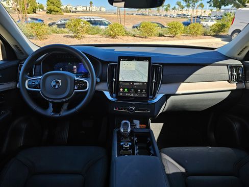 Used 2025 Volvo XC90 B6 Plus image 25