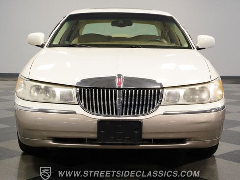 Used 2000 Lincoln Town Car Signature RWD image 18