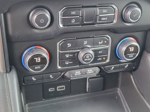 Used 2023 Chevrolet Suburban Z71 w/ Z71 Off-Road Package image 24