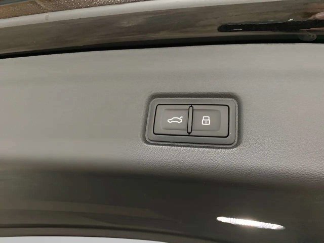 Used 2025 Audi Q6 e-tron Premium w/ Convenience Package RWD image 16