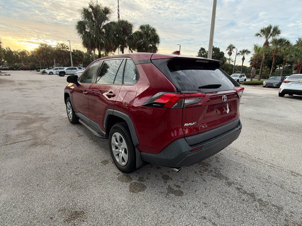 Used 2022 Toyota RAV4 LE FWD image 3