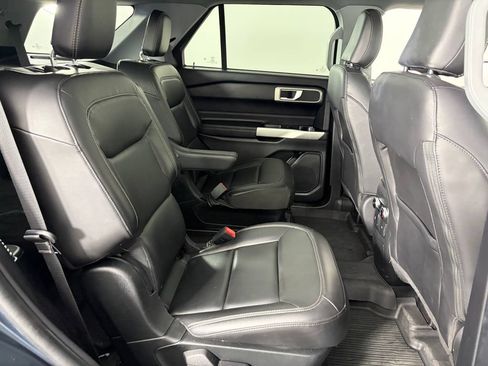 Used 2022 Ford Explorer XLT w/ Equipment Group 202A AWD/4WD image 29