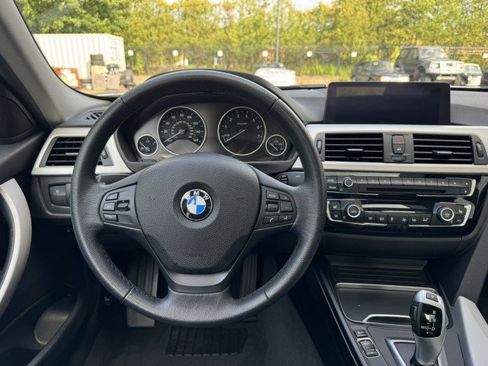Used 2018 BMW 320i xDrive Sedan w/ Convenience Package AWD/4WD image 24