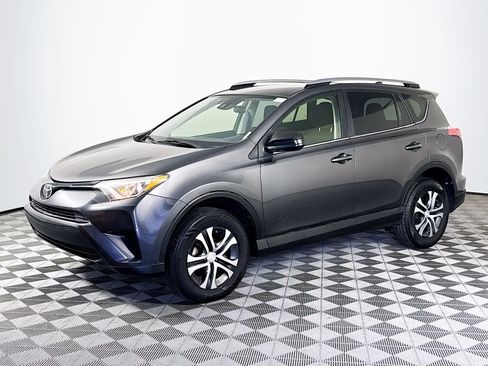 Used 2017 Toyota RAV4 LE FWD image 4