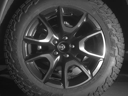 Used 2025 Jeep Compass Trailhawk AWD/4WD image 14