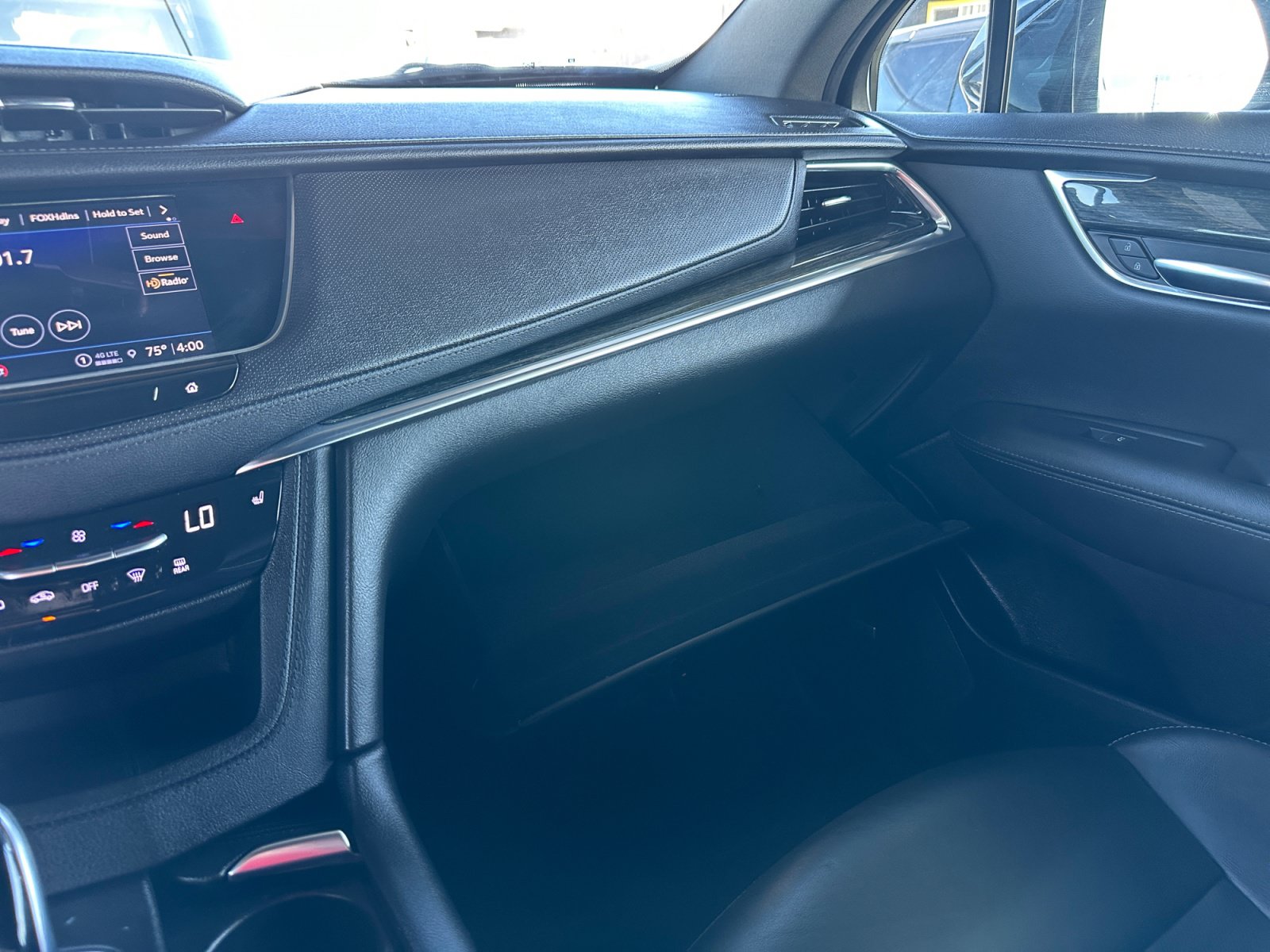 Used 2022 Cadillac XT5 Premium Luxury w/ LPO, ONYX Package FWD image 23