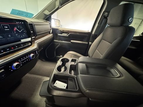 Used 2024 GMC Sierra 1500 Elevation w/ LPO, Elevation Black Package AWD/4WD image 32