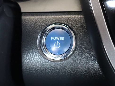 Used 2020 Toyota Camry SE w/ Sunroof Package FWD image 22