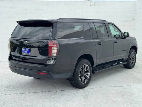 Used 2023 Chevrolet Suburban Z71 w/ Luxury Package AWD/4WD image 14