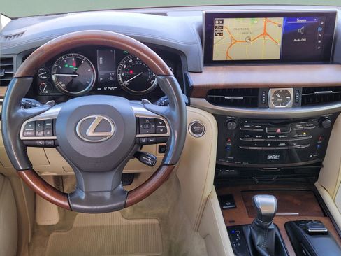 Used 2018 Lexus LX 570 4WD w/ Luxury Package image 26