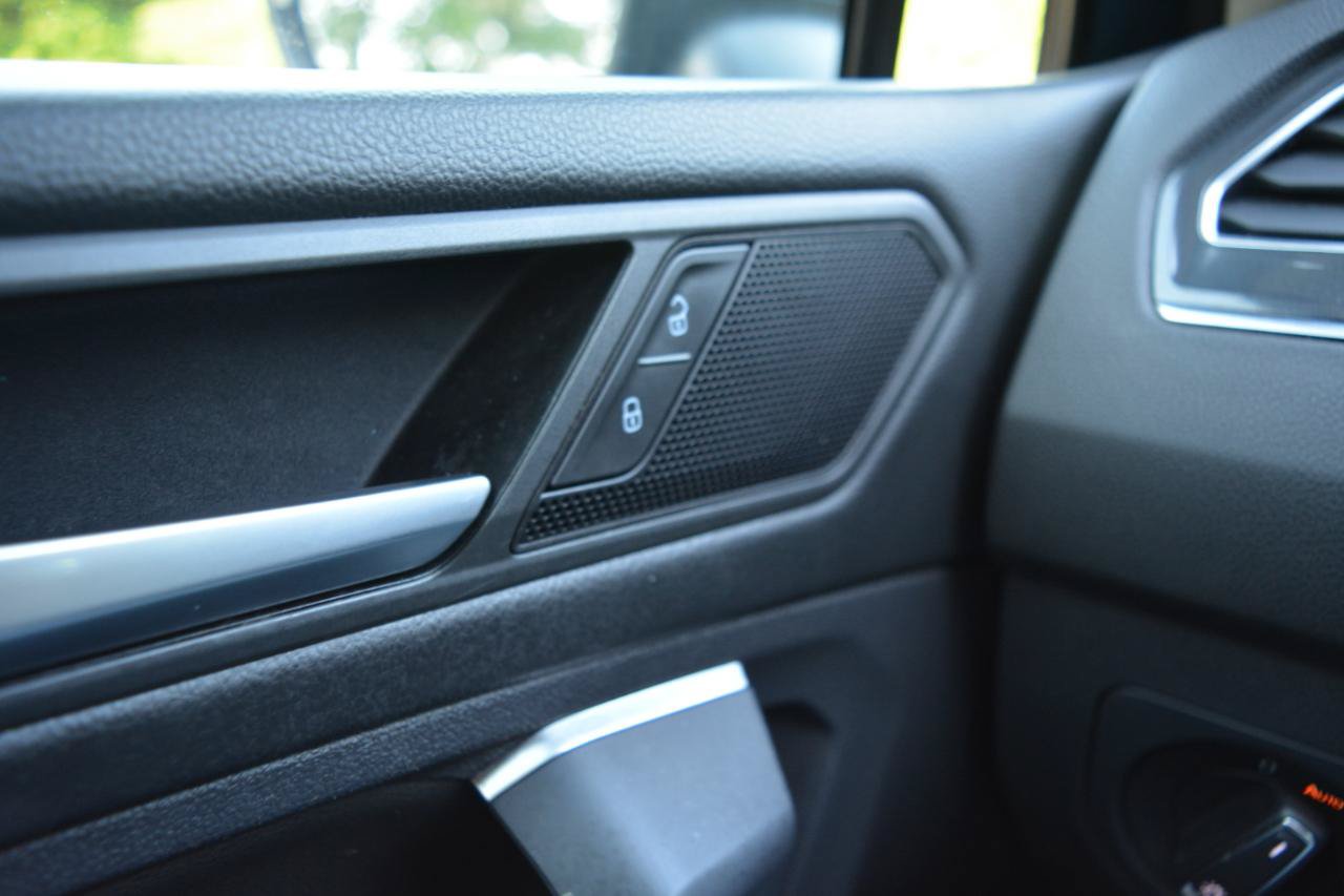 Used 2019 Volkswagen Tiguan SE AWD/4WD image 32
