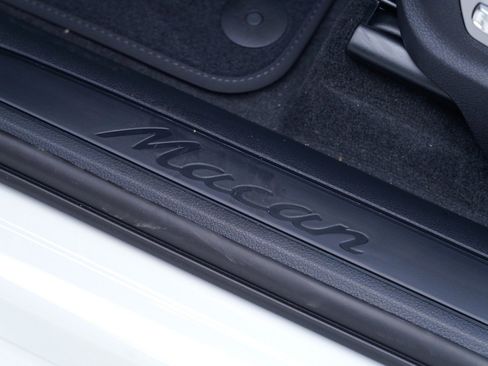 Used 2026 Porsche Macan AWD/4WD image 15