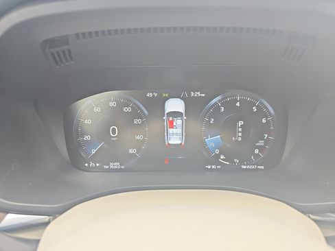 Used 2021 Volvo XC60 T5 Momentum w/ Premium Package image 17