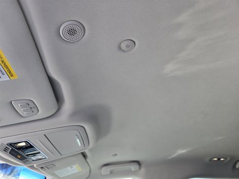 Used 2024 Lincoln Nautilus Premier image 24